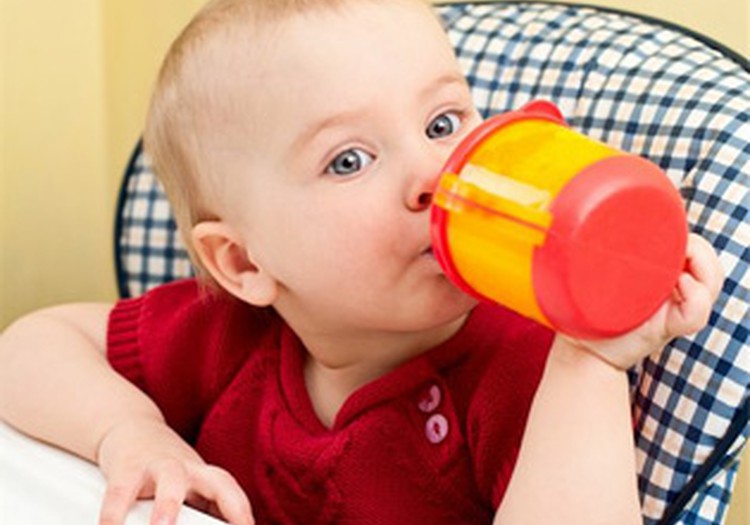 Kiek reikia išgerti skysčių per dieną mažyliui iki metų?  