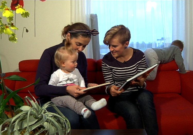 TV Mamyčių klubas 2016 11 27: pirmųjų nuotraukų saugojimas, pieninų dantukų priežiūra ir kūdikio žaisliukai