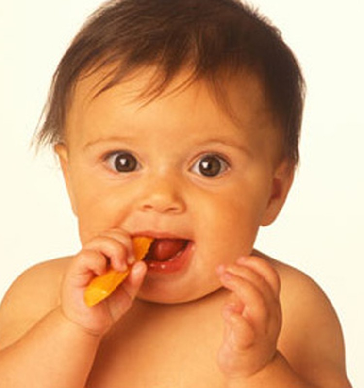 Ką valgyti 1 metų mažyliui: mamų patirtis ir receptai