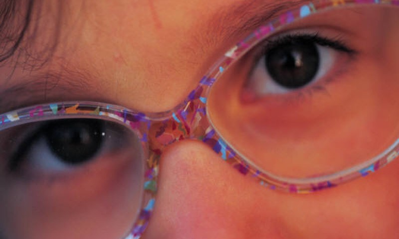 Gydytojai sunerimę: vis daugiau jaunų žmonių skundžiasi akių ligomis