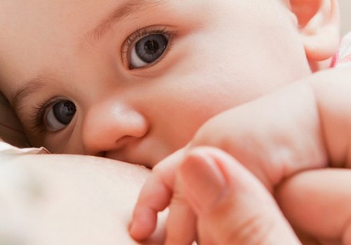 Kaip sužinoti, ar kūdikiui užtenka mamos pieno? Specialisto patarimai