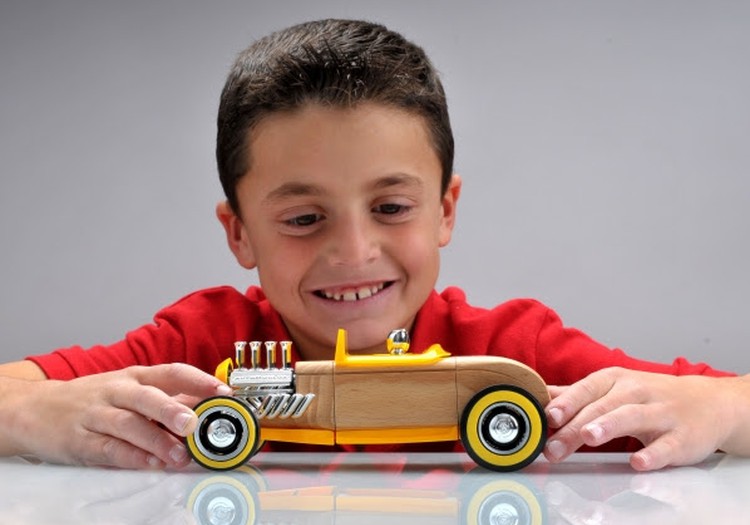 Kalėdų senelio maišui - surenkami mediniai automobiliai