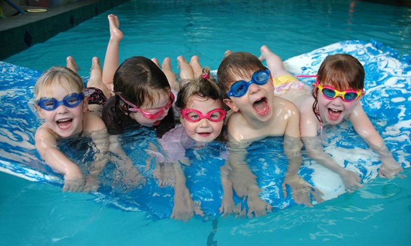 Vilniaus miesto vaikai antrą kartą sieks Gineso pasaulio rekordo Didžiojoje pasaulinėje plaukimo pamokoje!