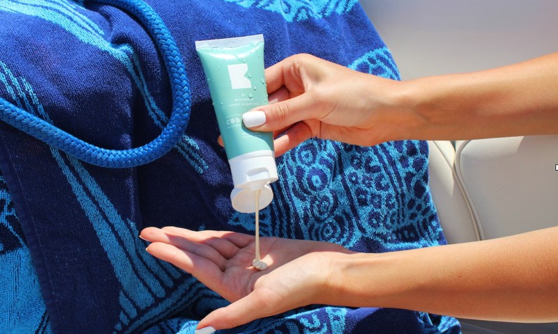 Kaip tinkamai pasirūpinti odos apsauga nuo saulės spindulių?