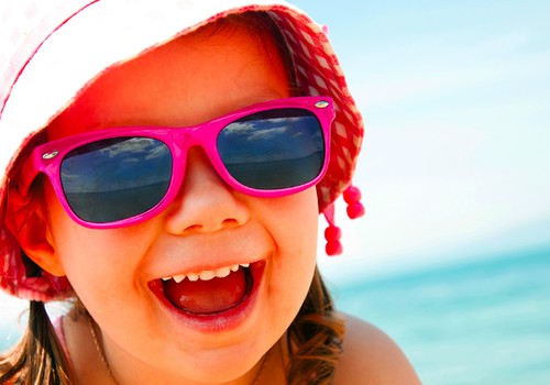 6 kriterijai, kaip išrinkti vaikams akinukus nuo saulės