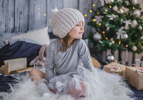 Dovanos vaikams: kiek jų „pakanka" Kalėdoms ir Naujiems metams?