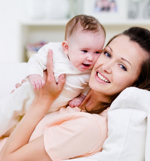 Kaip stiprinti plaukus po gimdymo: mamų patirtis