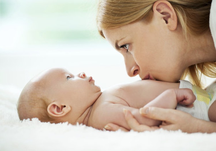 10 dalykų ko NEGALIMA sakyti pirmą kartą tapusiai mamai