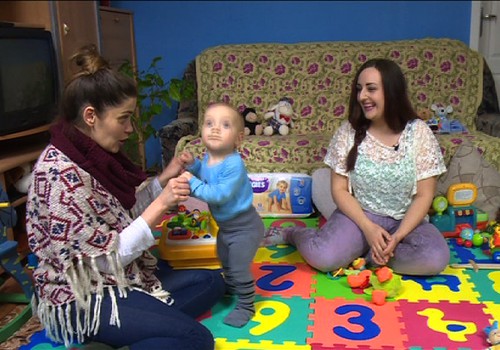 VIDEO "Mamos, pabandom?": kas patogiausia ropojančiam mažyliui
