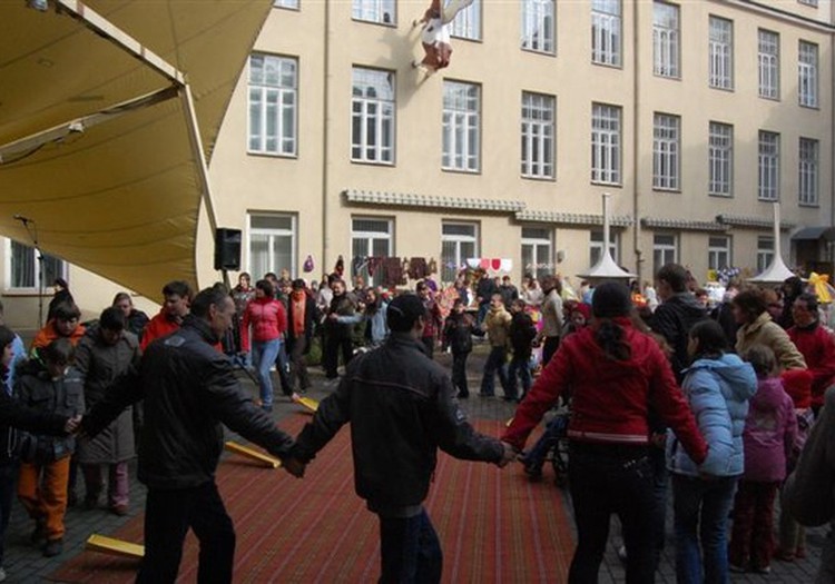 Vilniaus mokytojų namų kiemelyje -  tradicinė Atvelykio šventė