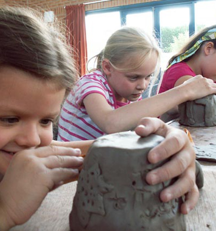TURIME VIETŲ rytojaus "Mamyčių klubo" susitikime: keramikos pamoka su vaikais!