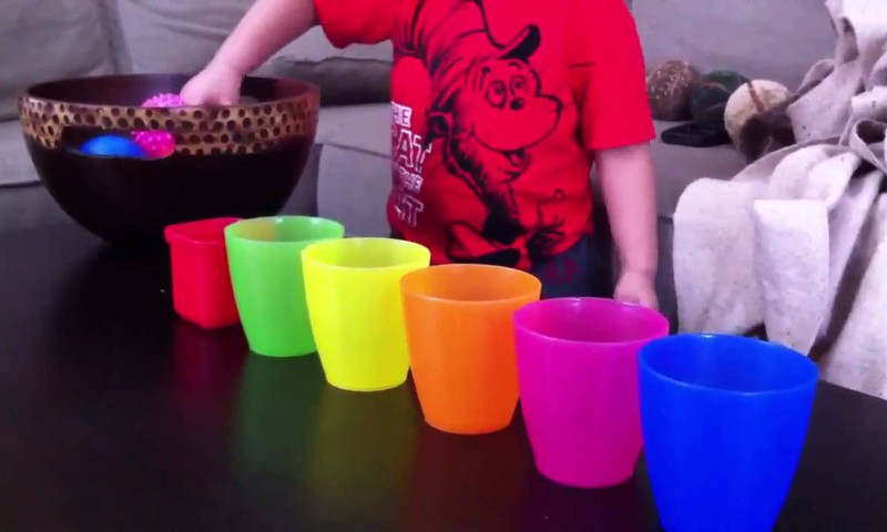 9 smagūs žaidimai, kaip vaikus išmokyti spalvų