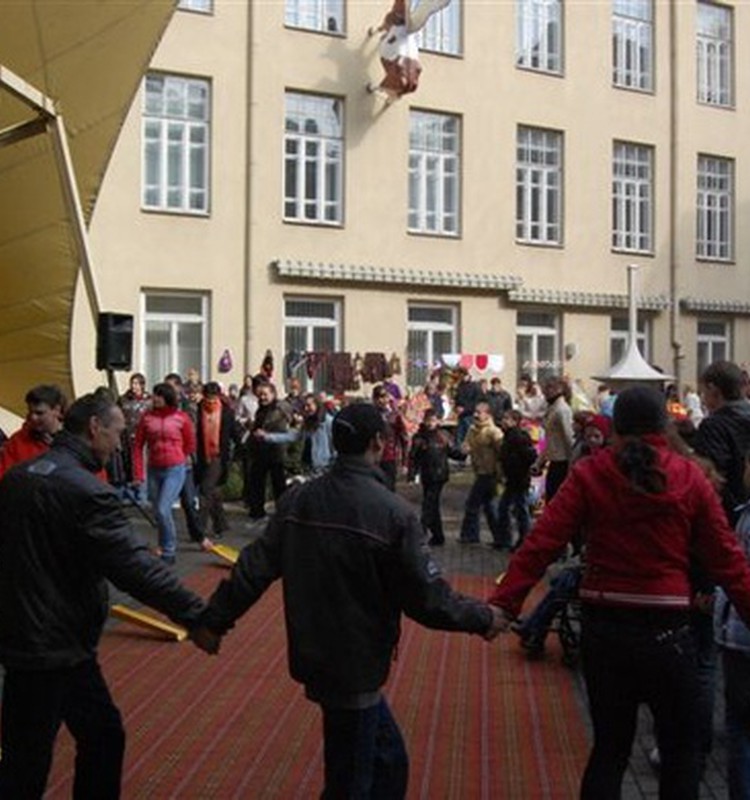Vilniaus mokytojų namų kiemelyje -  tradicinė Atvelykio šventė