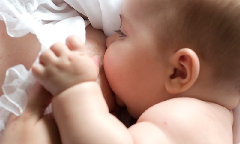 4 mitai apie po gimdymo suglebusią krūtinę