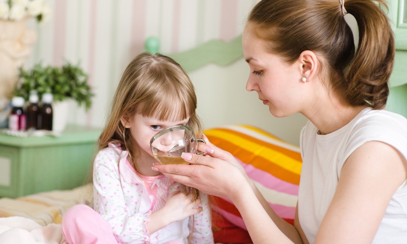 Gydytojos komentaras: kokias žolelių arbatas galima gerti vaikams?