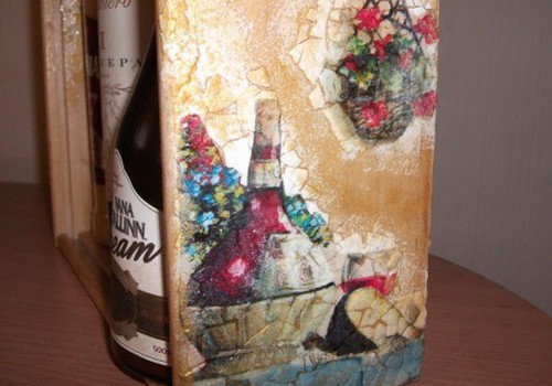 Vyno dėžutė dekoruota kiaušinių lukštais ir servetėle