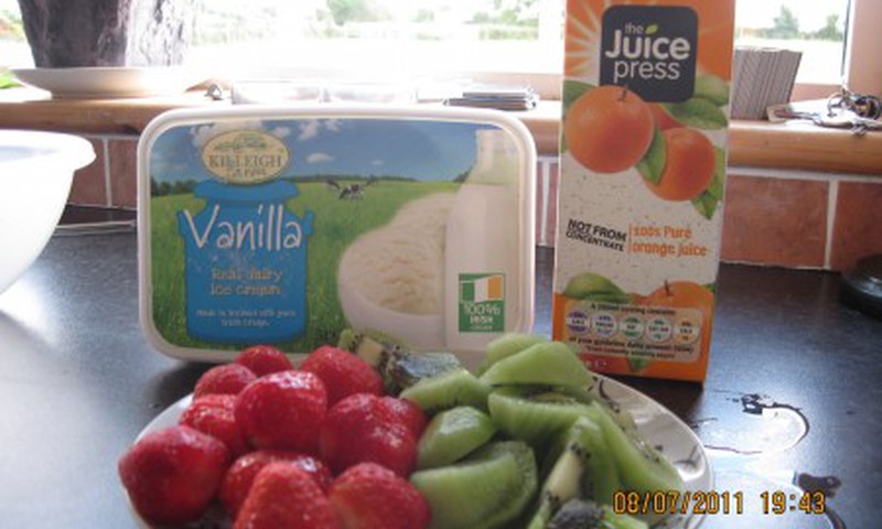 Vaisinis ledų kokteilis