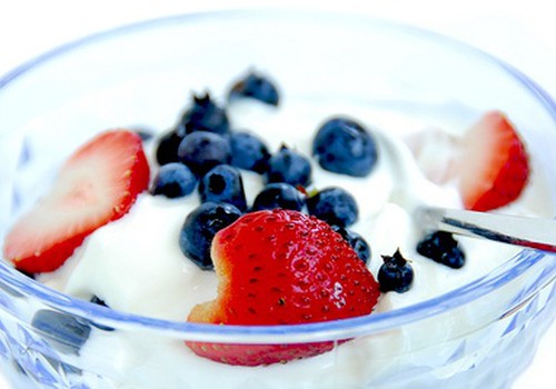 Žinai, kaip sveikai pagardinti jogurtą ar varškę - parašyk mums!