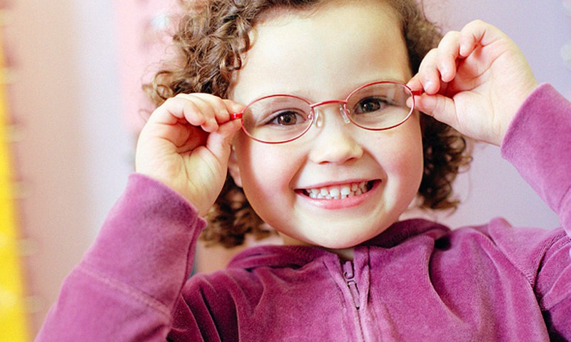8 patarimai, kaip tinkamai prižiūrėti vaiko akis