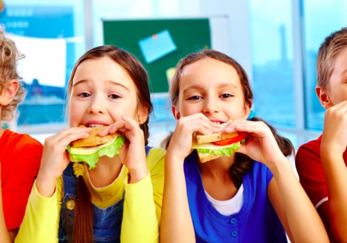 Ką valgys darželiuose ir mokyklose mūsų vaikai: produktų sąrašas