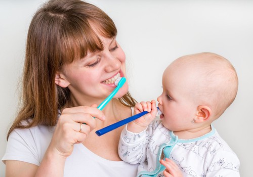 4 patarimai, kaip tinkamai prižiūrėti mažylio dantukus