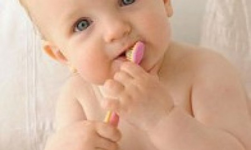 Apie žindymą ir dantukų kariesą