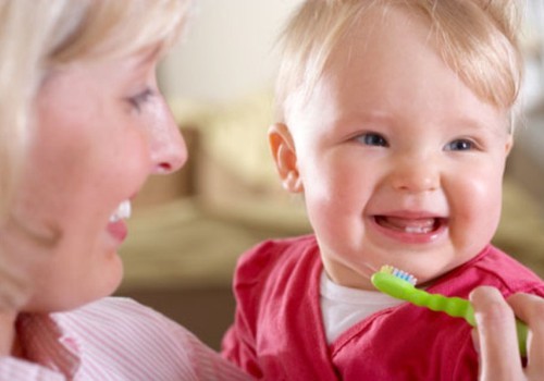 Ar mažiems vaikams saugios dantų pastos su fluoru?