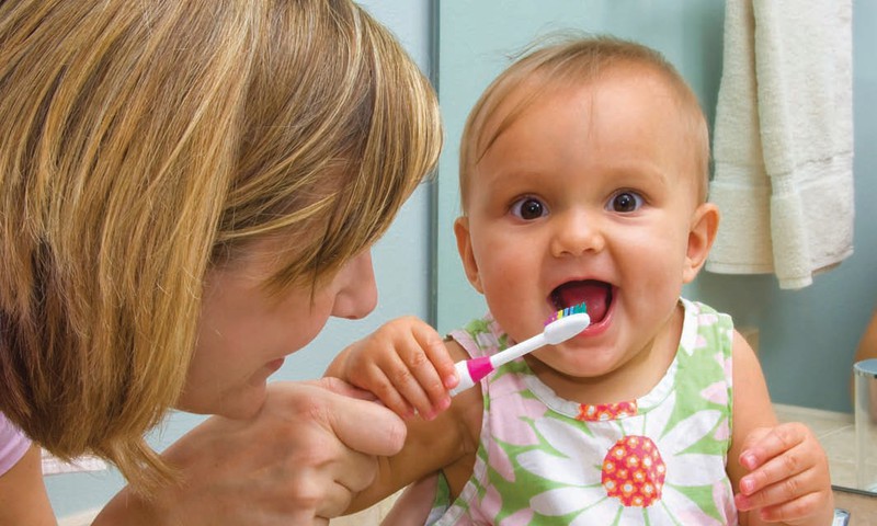 5 patarimai, kaip teisingai valyti vaikams dantukus!