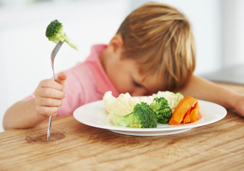 Vaikų priešiškumas daržovėms: kas kaltas – evoliucija ar auklėjimas?