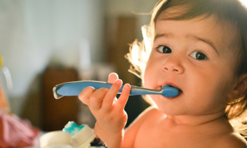 Kai mažylis nenori valytis dantukų: 4 odontologės patarimai