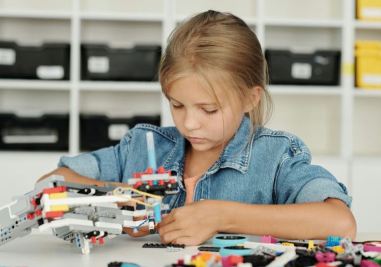 Populiariausi 2025 metų „LEGO” rinkiniai: 5 mėgstamiausių modelių apžvalga