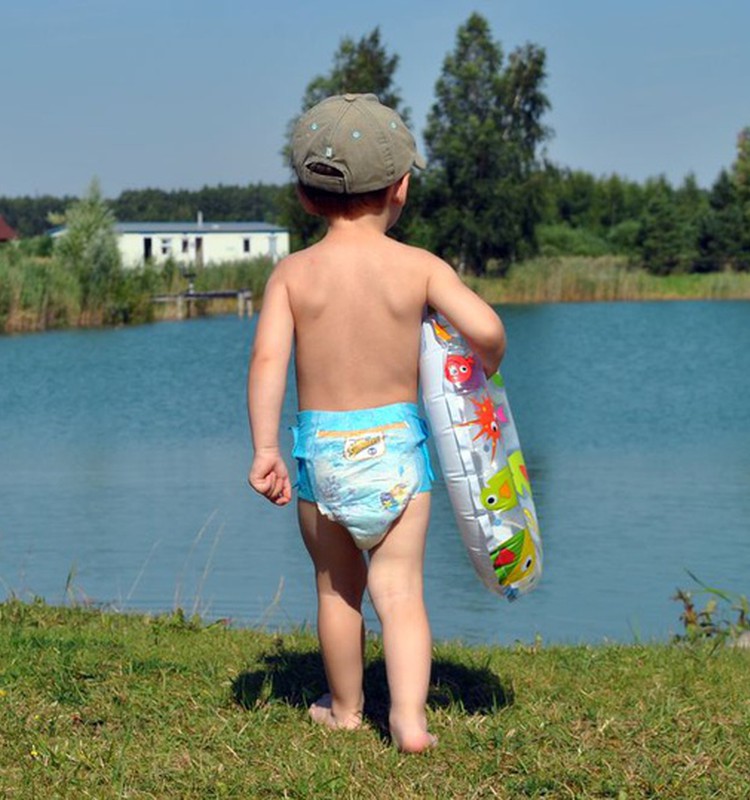 FOTOkonkursas Facebook'e: parodyk kaip tavo mažylis maudosi ir laimėk prizų!