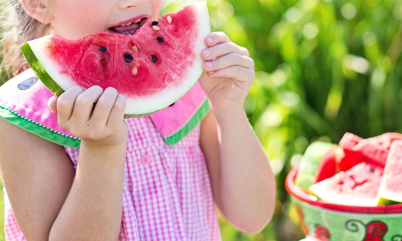Vaikų dietologė: kaip nedaryti klaidų maitinant mažuosius vaikus?  