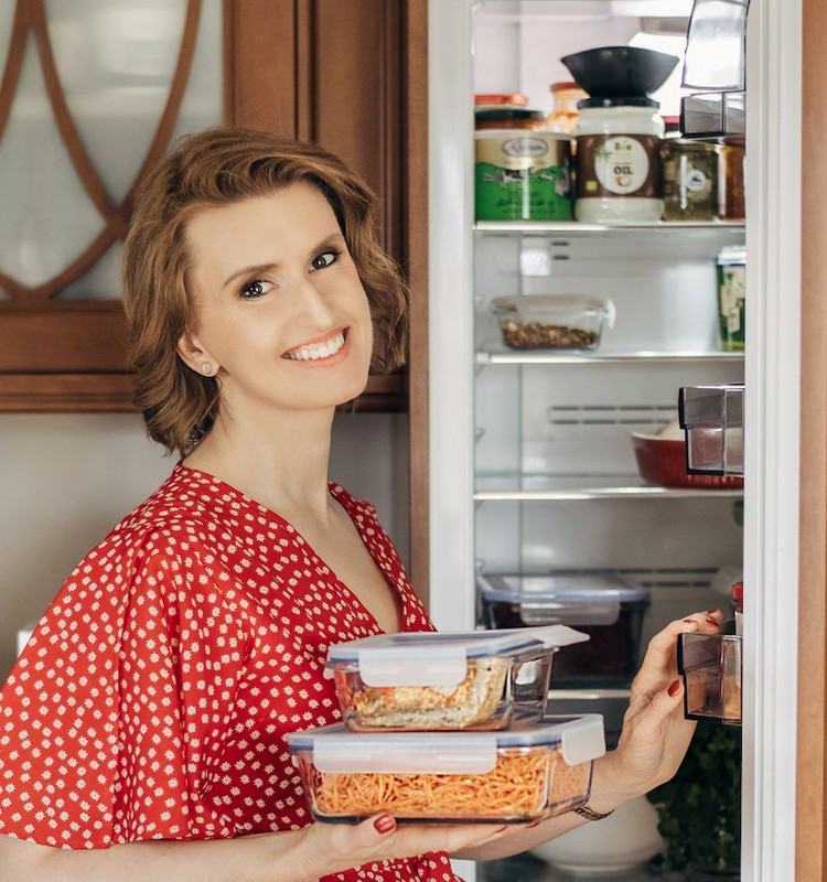 Vaida Kurpienė: „Maisto išmestume mažiau, jei susitvarkytume šaldytuvą“. 9 tvarkingo šaldytuvo taisyklės