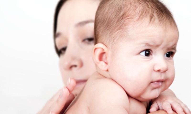 Mažylė išvemia mamos pieną: gydytojos patarimas